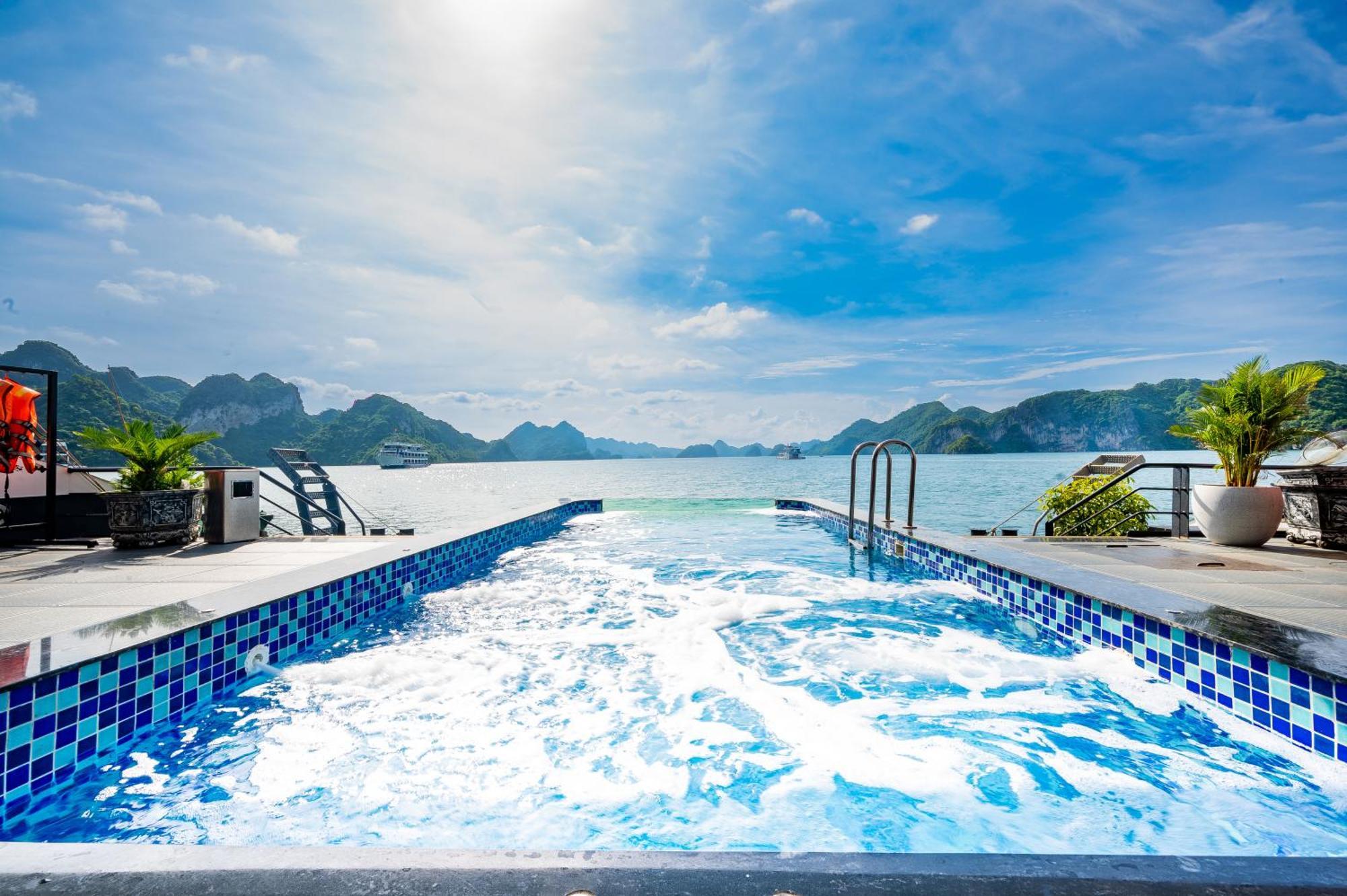 Velar Of The Sea Hotel Ha Long Exterior photo