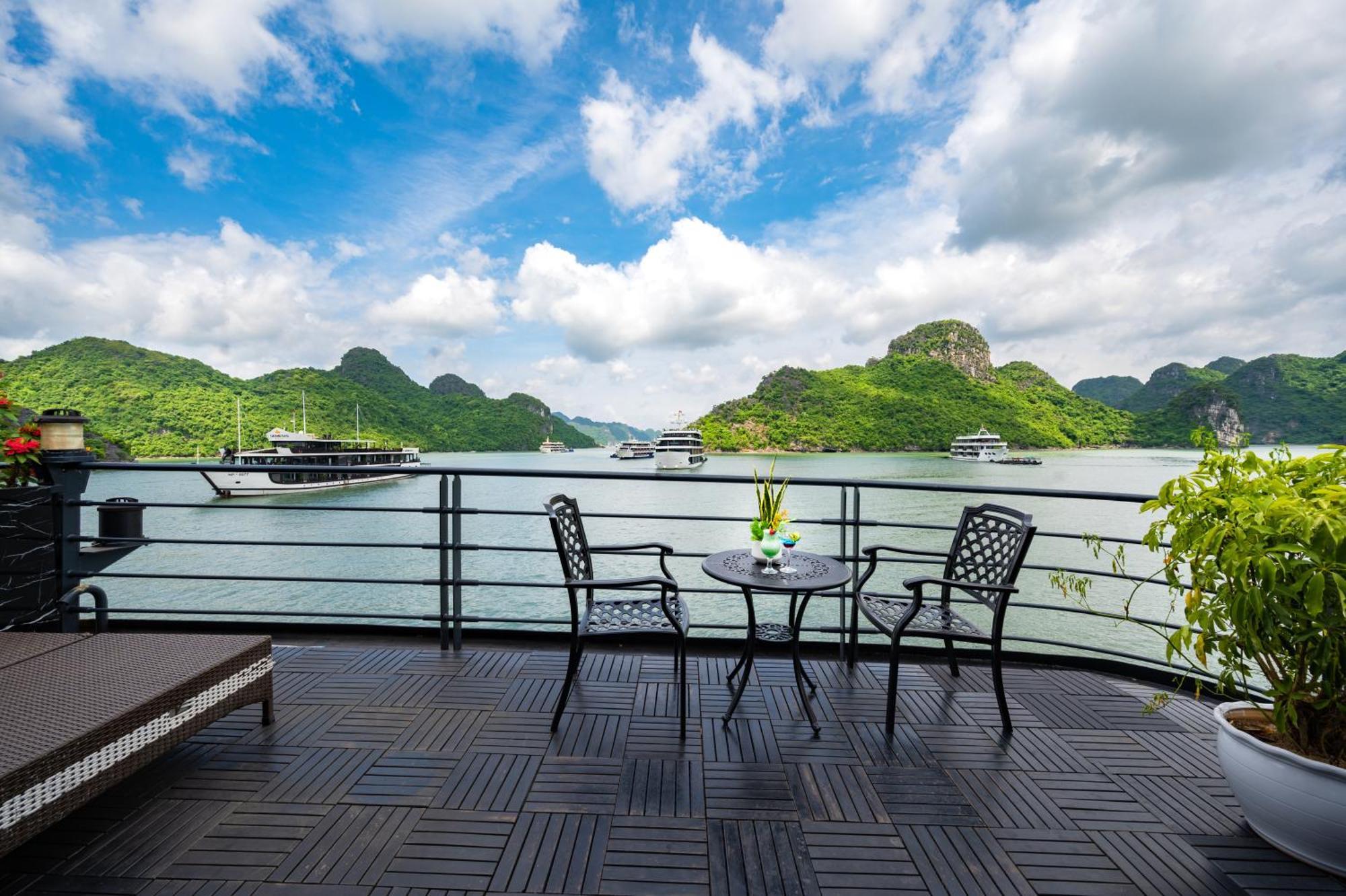 Velar Of The Sea Hotel Ha Long Exterior photo